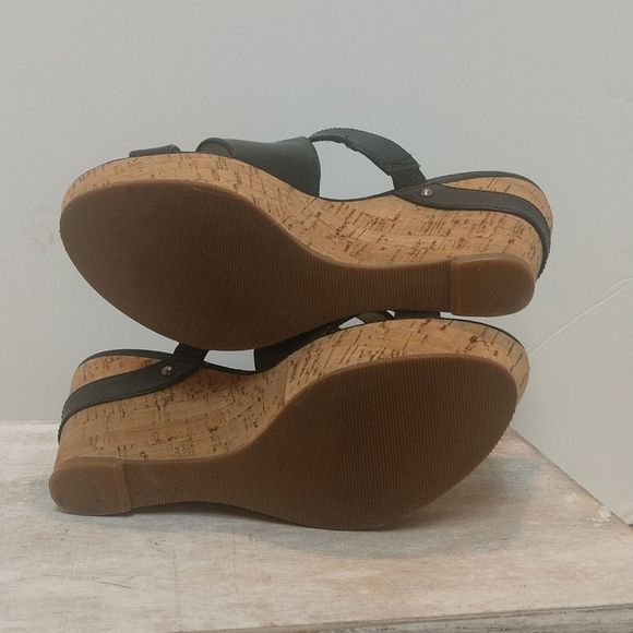 👍 Guess Wedge platform Sandals.  S3 - Picture 5 of 7